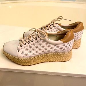 OTBT Womens Meridian slip on Sneaker Size 8